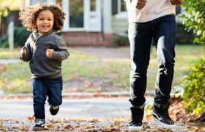 5 kreative måter å få barna til å leke ute