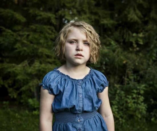 Le photographe Jesse Burke présente sa fille à la nature en 