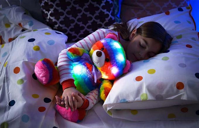 Vycpaný medvěd Noodley Light Up způsobil revoluci ve spaní mého dítěte