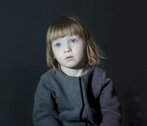 फोटोग्राफर डोना स्टीवंस दिखाता है कि टीवी वास्तव में आपके बच्चों को कैसे प्रभावित कर रहा है