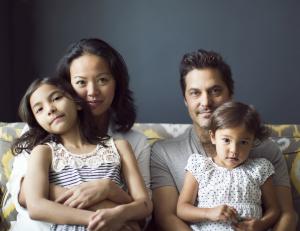 Fotografė Michele Crowe žvelgia į šeimos gyvenimo įvairovę