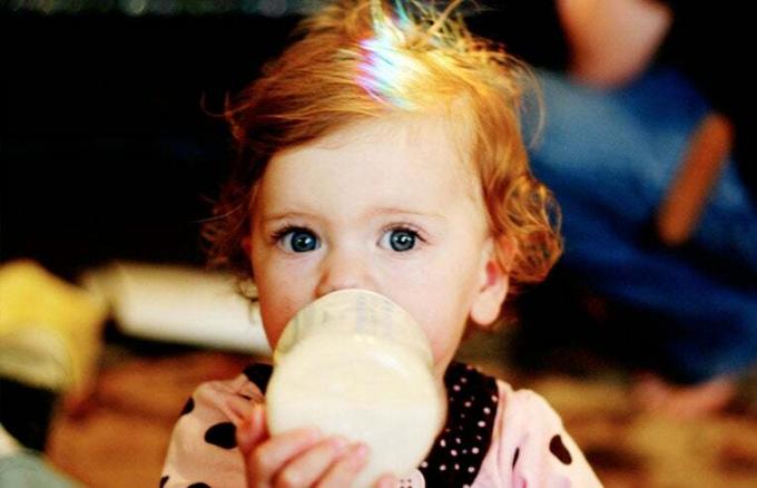 дитина питного молока форма пляшки