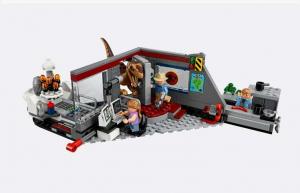 लेगो ने 25 वीं वर्षगांठ 'जुरासिक पार्क' वेलोसिरैप्टर चेस सेट का अनावरण किया