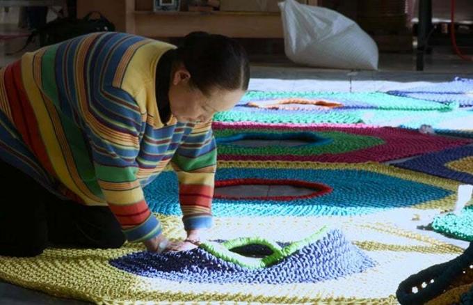 toshiko-horiuchi-knitting