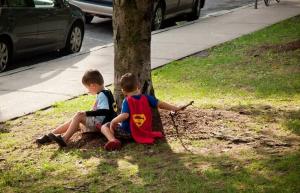 Superhrdinovia menia deti na násilných bdelých, hovorí štúdia