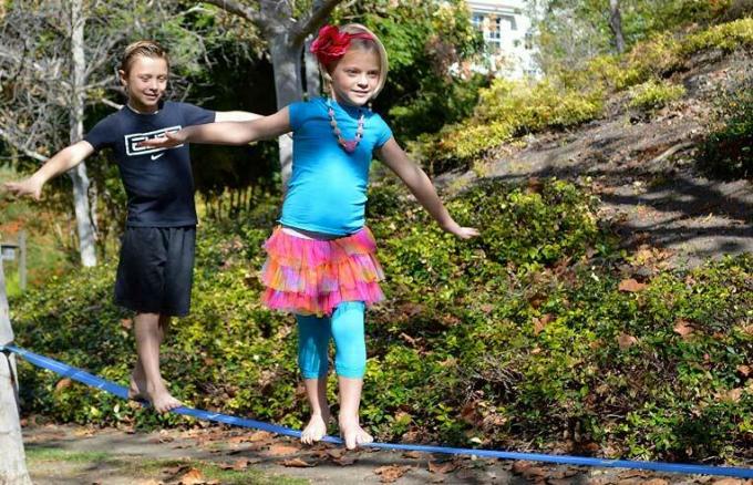 Slackline pentru începători -- curse cu obstacole și jocuri pentru copii