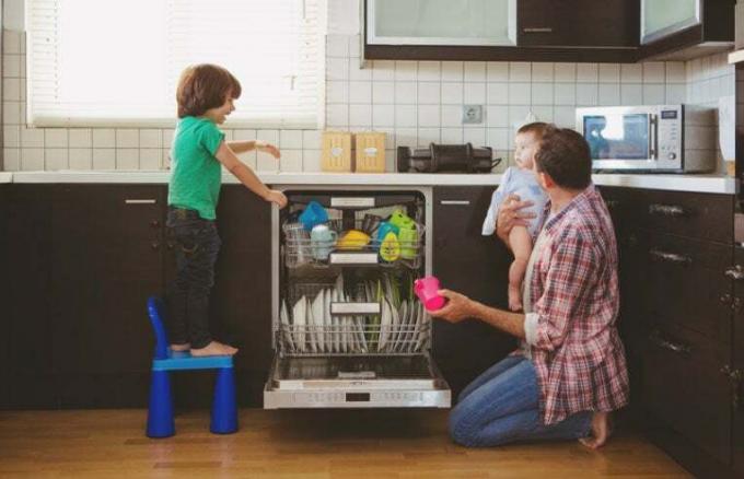 家族と食器洗い機