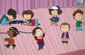 Oglejte si, kako otroci 'Stranger Things' preživijo božič s Charliejem Brownom